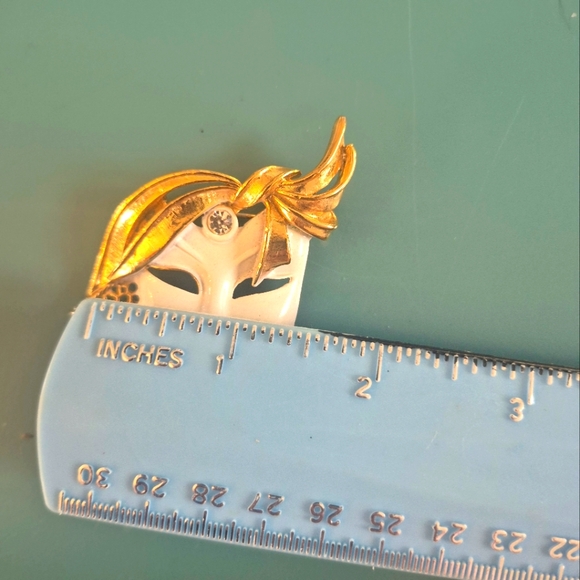 Gold Tone Mask Brooch Pin Mysterious Drama Ladies Woman Face Brooch - Picture 4 of 5